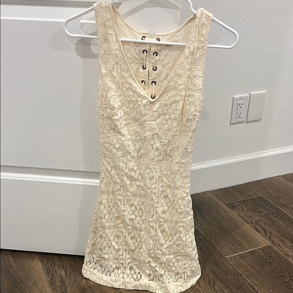 Hollister Cream Sheath Dress V-Neck Sleeveless
